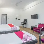 Oyo 71397 Hotel Guru